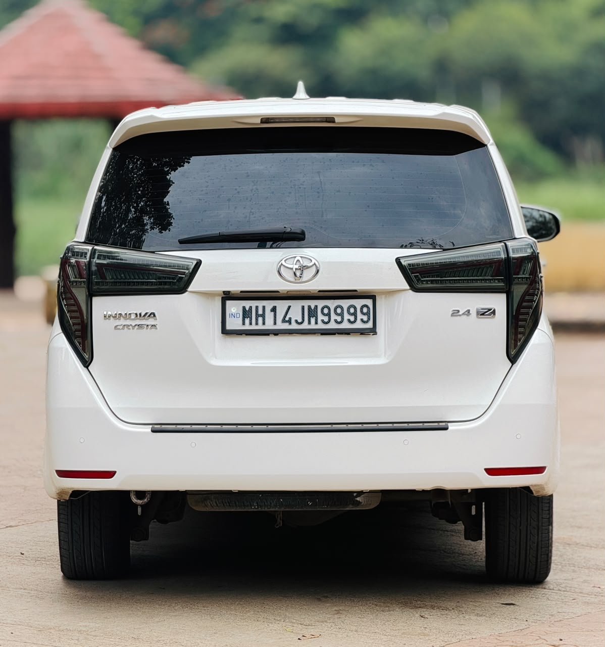 Innova Crysta 2.4 Z